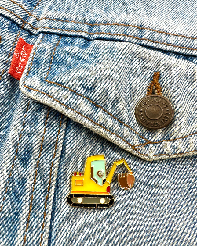 Gravemaskine Pin - Unik gave til byggeentusiaster