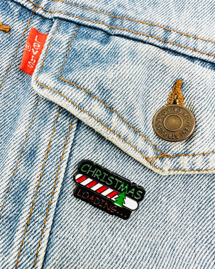 Broche de Cargando Navidad | Accesorio Vacacional Divertido