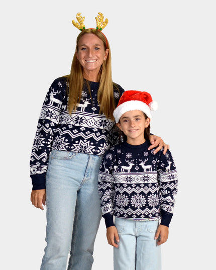 Blå Juletrøje til Familie med Rensdyr og Nordiske Stjerner