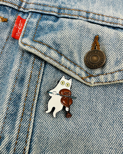 Fiddling Cat Pin til familiens julehygge