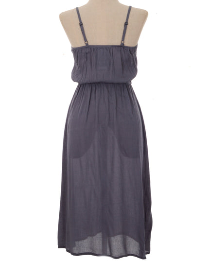 Vestido bordado gris