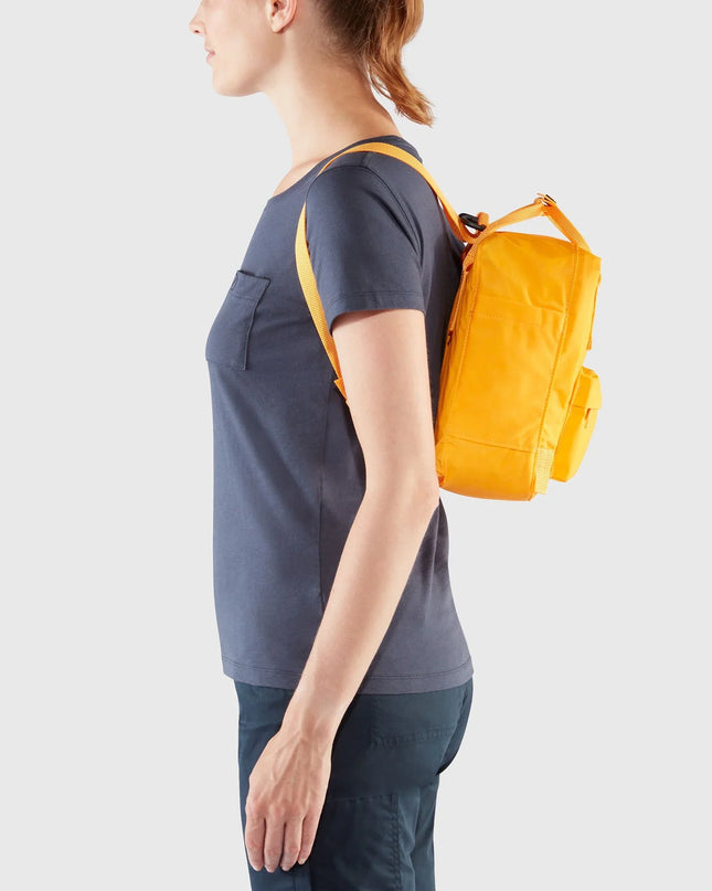 Mochila Fjallraven Kanken Mini en Color Grafito