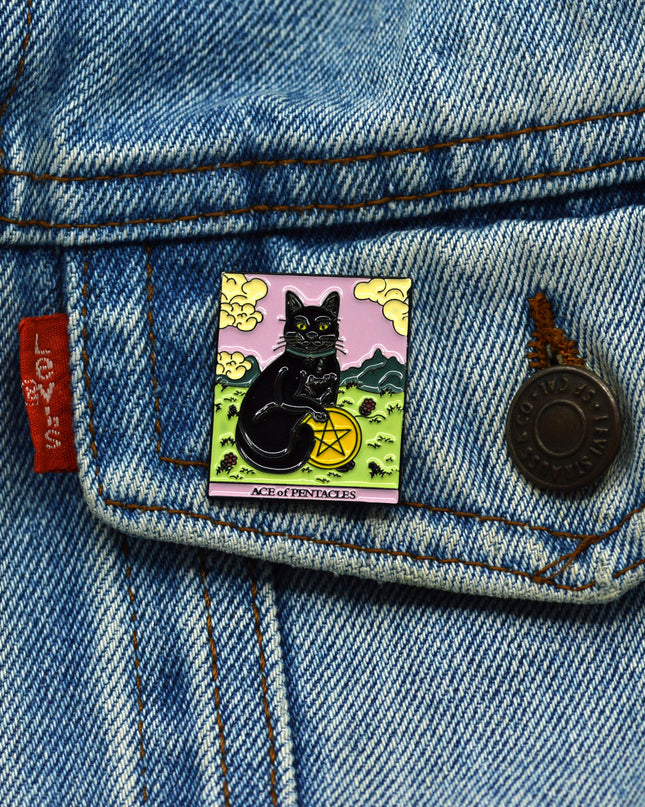 Pin de Tarot de Gato - Accesorio As de Pentáculos