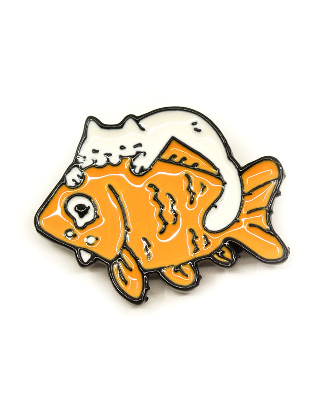 Cat with Prey Emalje Pin