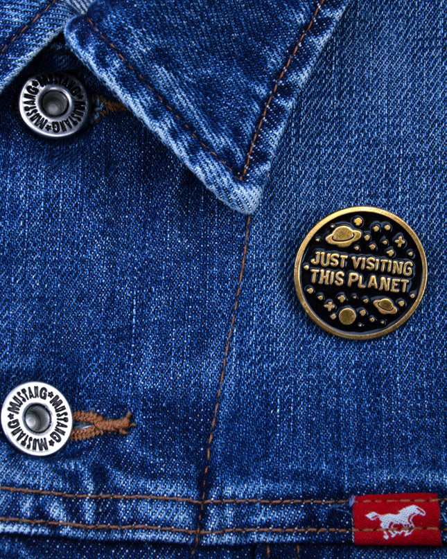 Bare Besøger Planet Pin