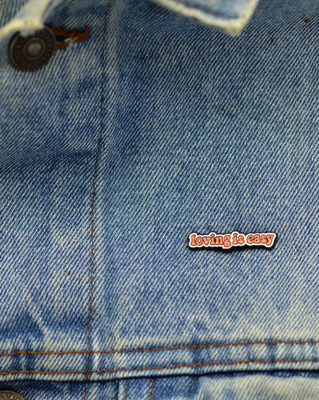 Loving is Easy Emalje Pin