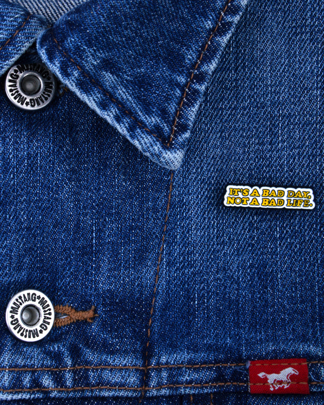 Not a Bad Life Emalje Pin