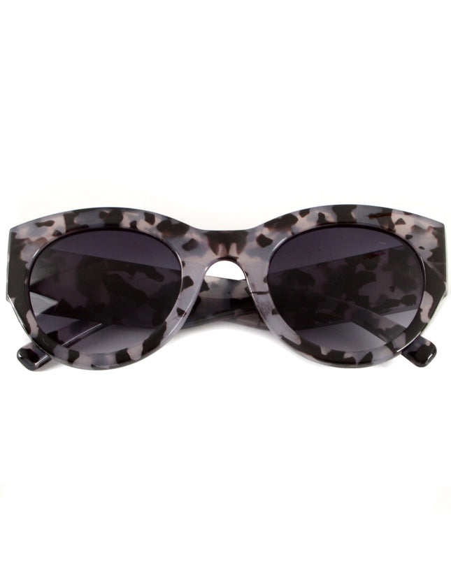 Accesorios Grises Oversized para Moda Contemporánea