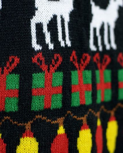 Sort Familie Juletrøje med Træer, Rensdyr og Gaver