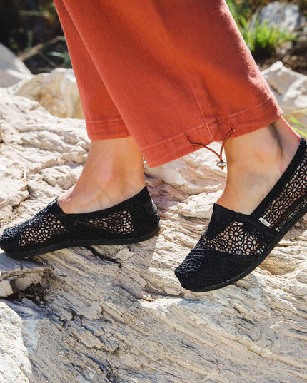 Zapatillas Negras de Crochet Marroquí de TOMS