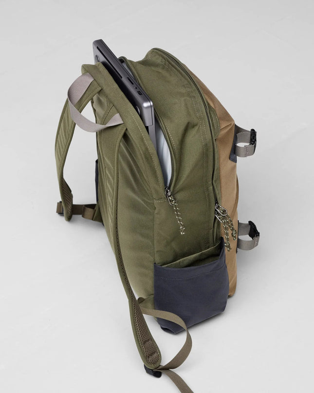 Fjallraven Vardag 17 Backpack - Green Clay